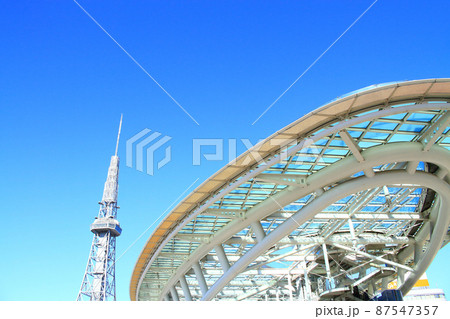 名古屋市、名古屋テレビ塔とオアシス21の風景 名古屋市、名古屋テレビ塔とオアシス21の風景 87547357