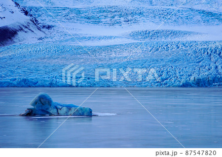 アイスランド　北欧の島国　氷河 87547820