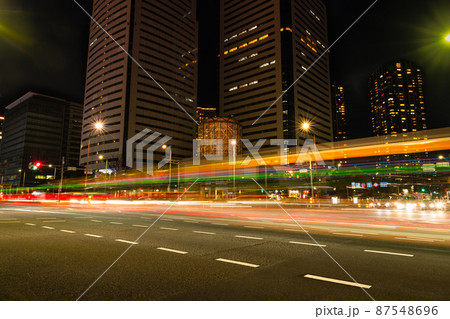 東京晴海通り豊洲駅前の夜景 東京晴海通り豊洲駅前の夜景 87548696