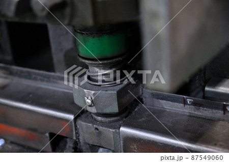 パンチプレス　オートパンチャー　穴あけ加工　工場　製造業 87549060