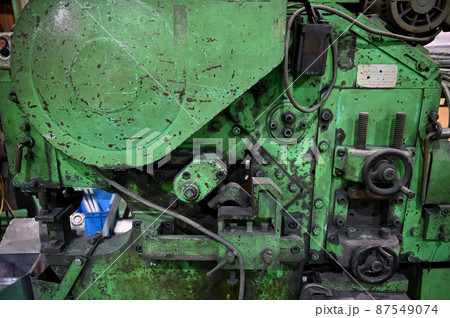 パンチプレス　オートパンチャー　設備の裏側　工場　製造業 87549074