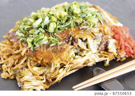 やきそば入りお好み焼き やきそば入りお好み焼き 87550653