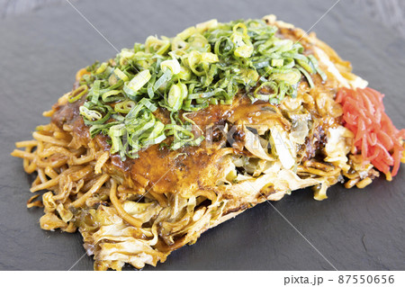 やきそば入りお好み焼き やきそば入りお好み焼き 87550656