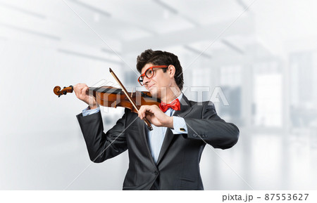 young musician plays the violin 87553627