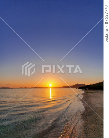 石垣島　美しい朝日　絶景　たばがービーチ 87557747