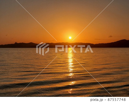 石垣島　美しい朝日　絶景　たばがービーチ 87557748
