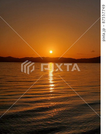 石垣島　美しい朝日　絶景　たばがービーチ 87557749