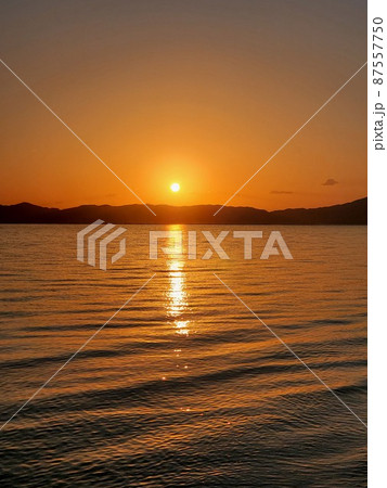 石垣島　美しい朝日　絶景　たばがービーチ 87557750