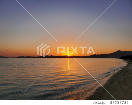 石垣島　美しい朝日　絶景　たばがービーチ 87557782