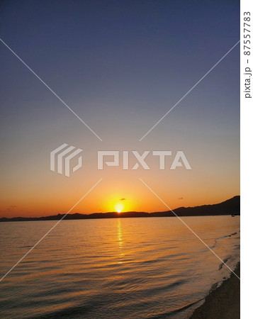 石垣島　美しい朝日　絶景　たばがービーチ 87557783