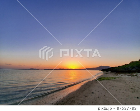 石垣島　美しい朝日　絶景　たばがービーチ 87557785