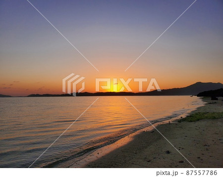 石垣島　美しい朝日　絶景　たばがービーチ 87557786