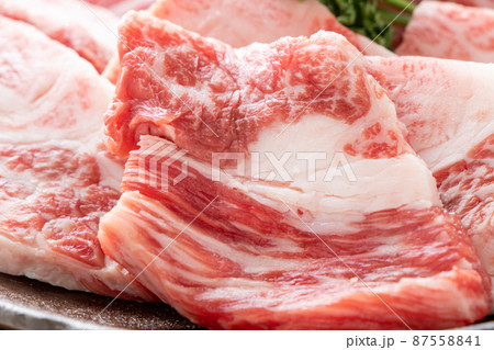 焼肉用牛肉(カルビ)のアップ。 焼肉用牛肉(カルビ)のアップ。 87558841