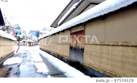 金沢の長町武家屋敷跡界隈の雪景色 金沢の長町武家屋敷跡界隈の雪景色 87559328