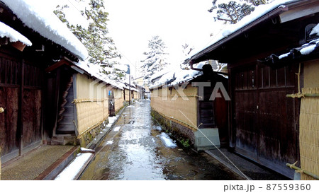 金沢の長町武家屋敷跡界隈の雪景色 金沢の長町武家屋敷跡界隈の雪景色 87559360