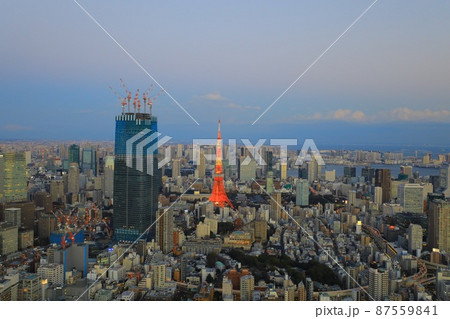 今日が終わろうとしている東京 87559841