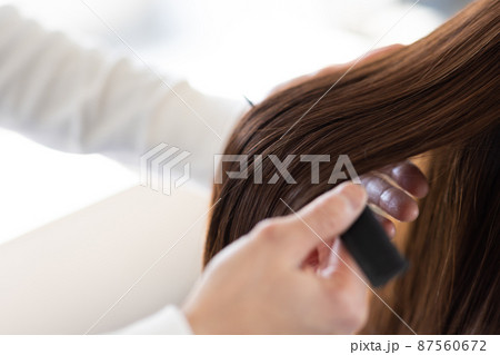 サラサラの髪の毛 87560672