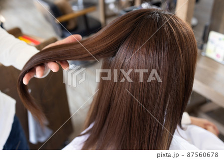 サラサラの髪の毛 87560678