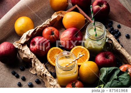 野菜スムージーとフルーツスムージー 87561968