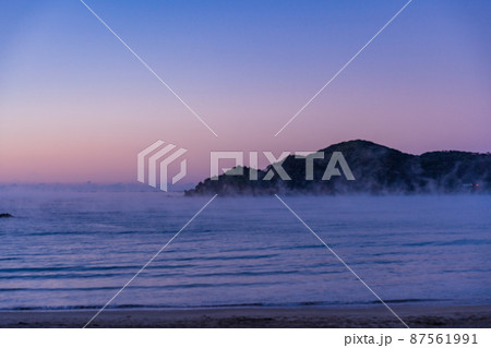 （静岡県）南伊豆・弓ヶ浜　夜明け 87561991