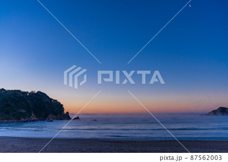 (静岡県)南伊豆・弓ヶ浜 夜明け (静岡県)南伊豆・弓ヶ浜 夜明け 87562003