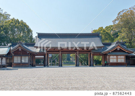 奈良、橿原神宮の南門 87562443