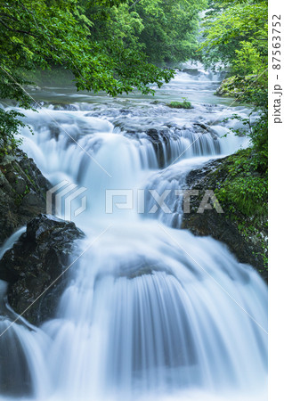 【北海道】伊達市 川霧湧く三階滝 7月 【北海道】伊達市 川霧湧く三階滝 7月 87563752