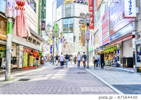 東京渋谷の都市風景　渋谷センター街 87564430