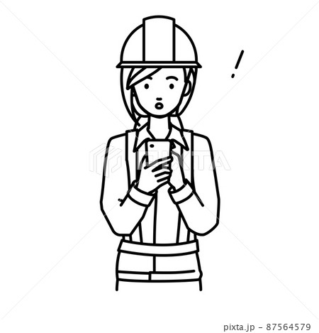 立ってスマートフォンを操作して何かに気づいて驚いた工事現場の女性 87564579