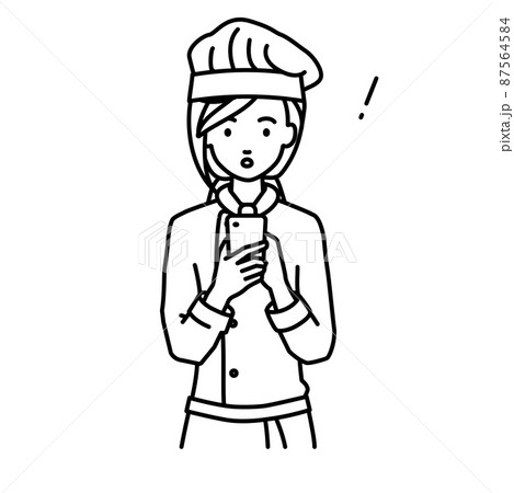 立ってスマートフォンを操作して何かに気づいて驚いた調理師の女性 87564584
