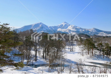 冬の中瀬沼と磐梯山(福島県・北塩原村) 冬の中瀬沼と磐梯山(福島県・北塩原村) 87564975