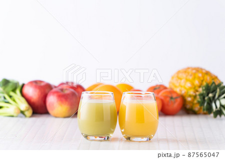 オレンジスムージーとグリーンスムージー オレンジスムージーとグリーンスムージー 87565047