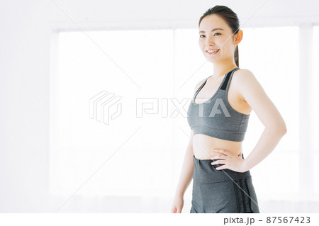 フィットネス スポーツジム 女性 エクササイズ フィットネス スポーツジム 女性 エクササイズ 87567423