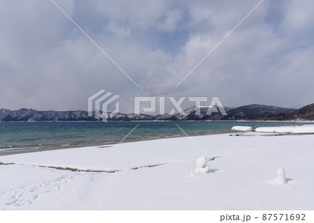冬の田沢湖 87571692