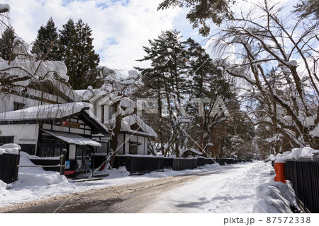 角館武家屋敷の雪化粧 87572338