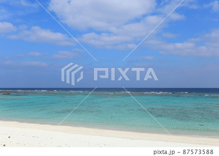 沖縄 伊平屋 島の風景(潮下浜) 沖縄 伊平屋 島の風景(潮下浜) 87573588