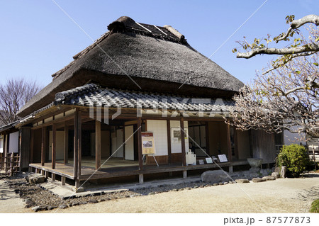 春の晴れた日の宮崎兄弟の生家と再現マネキン 87577873