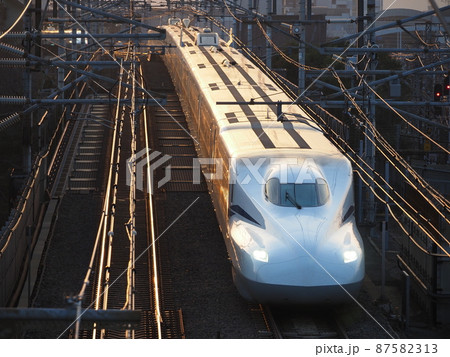 新幹線N700S J12編成 夕方の本町跨線橋にて 新幹線N700S J12編成 夕方の本町跨線橋にて 87582313