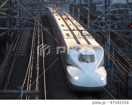 新幹線N700A 夕方の本町跨線橋にて 新幹線N700A 夕方の本町跨線橋にて 87582358