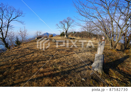 冬晴れの青陰城の本丸 広島県尾道市因島 冬晴れの青陰城の本丸 広島県尾道市因島 87582730
