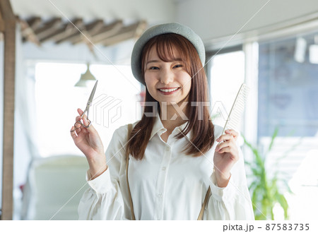 可愛いスタイリストさん 87583735