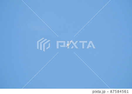 急浮上する戦闘機の機影 急浮上する戦闘機の機影 87584561