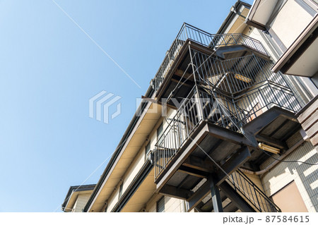 旧耐震基準の分譲マンション　非常階段 87584615