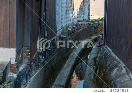 昔からある生活用排水側溝　溝　生活排水 87584618