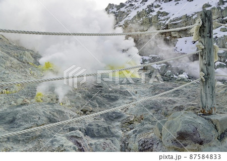 冬のアトサヌプリ(硫黄山) 冬のアトサヌプリ(硫黄山) 87584833