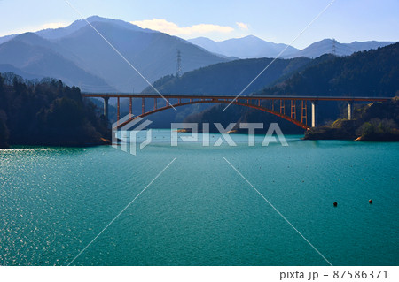 宮ケ瀬湖と虹の大橋 87586371