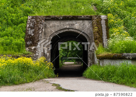 Russia. Kronstadt. June 5, 2020. Prokhonaya arch in the defensive fortifications of Fort SHANETS. 87590822
