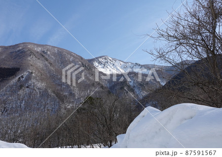 残雪の残る早春の帰雲山 残雪の残る早春の帰雲山 87591567