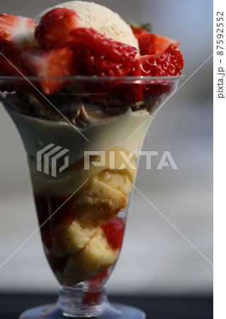 八百屋さんのいちごパフェ 87592552