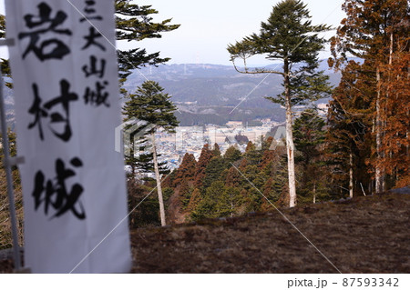 女城主の里・壮大な石垣群が残る岩村城跡「女城主の城」3月（岐阜県恵那市） 87593342
